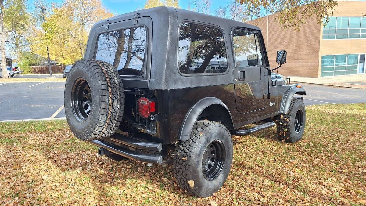 Jeep-cj-7-1982-black-8