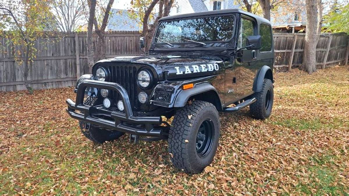 Jeep-cj-7-1982-black