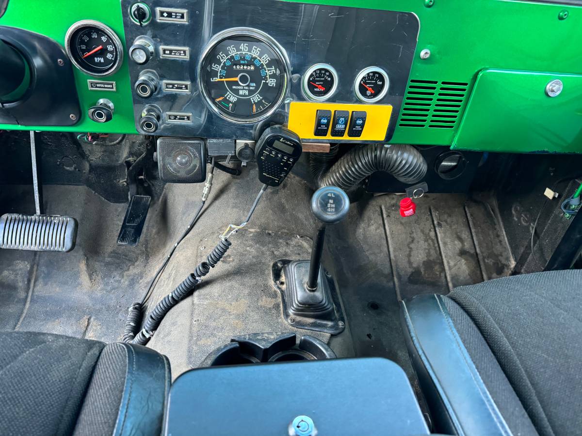 Jeep-cj7-1980-green-10