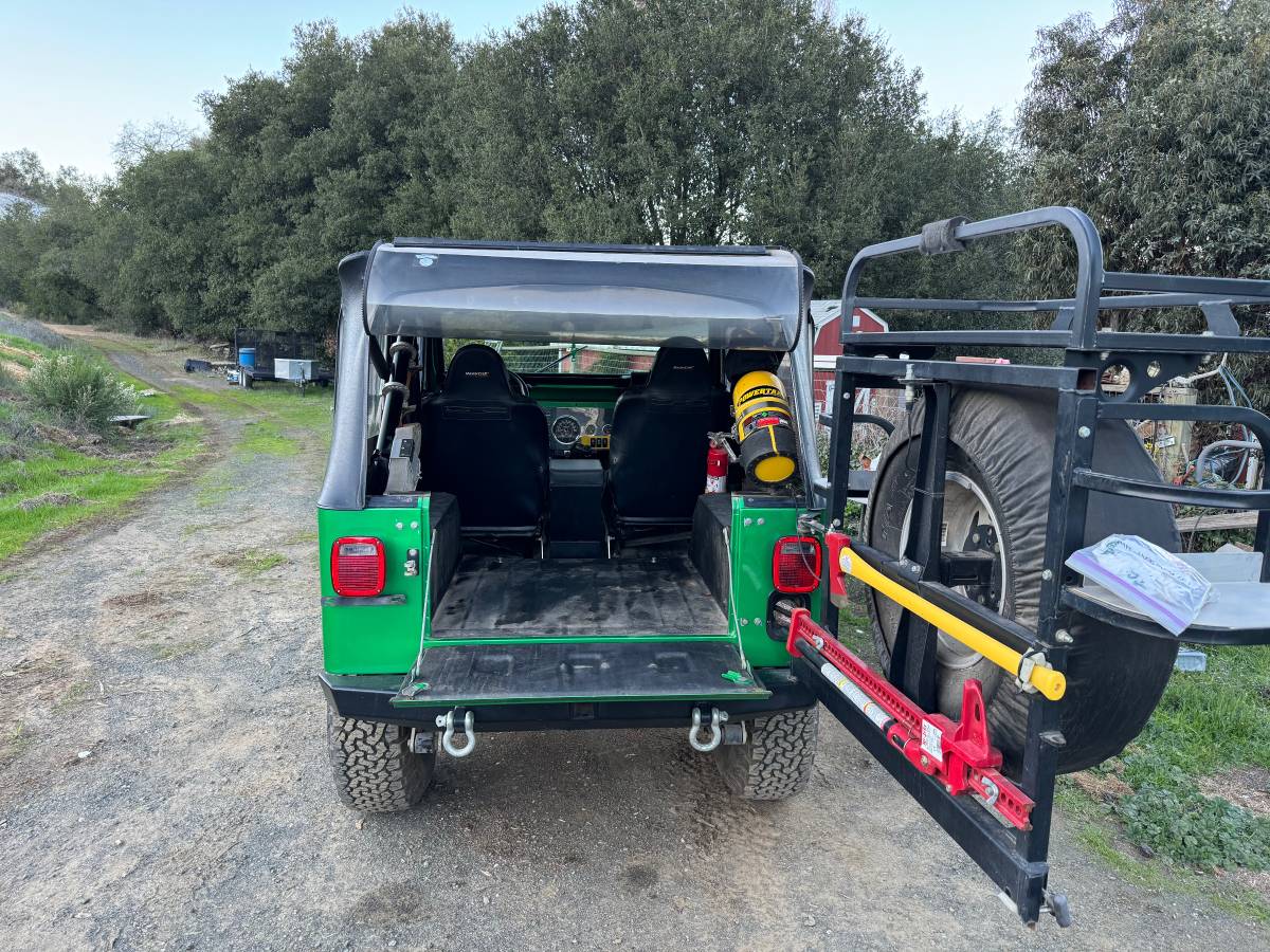 Jeep-cj7-1980-green-12