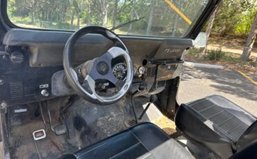 Jeep-cj7-4x4-1985-black-2