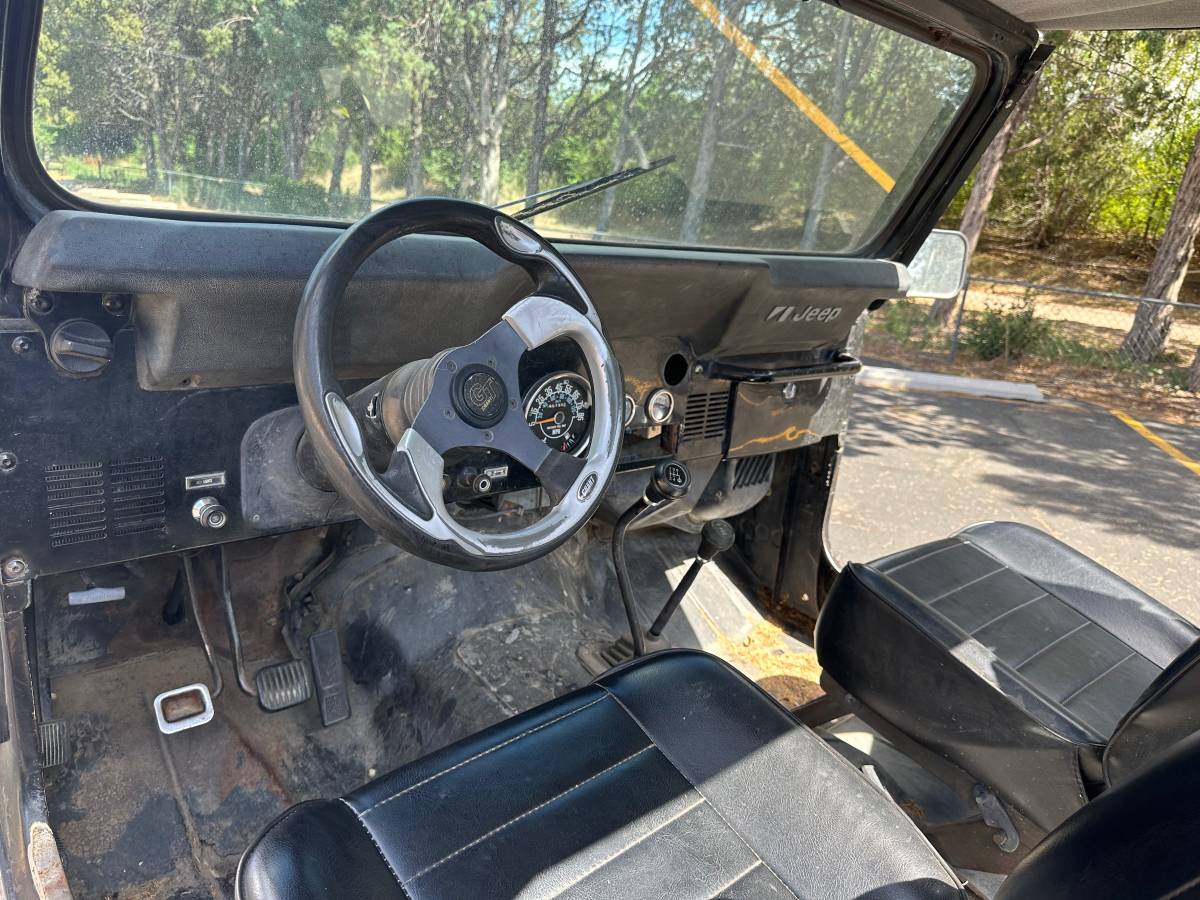 Jeep-cj7-4x4-1985-black-2