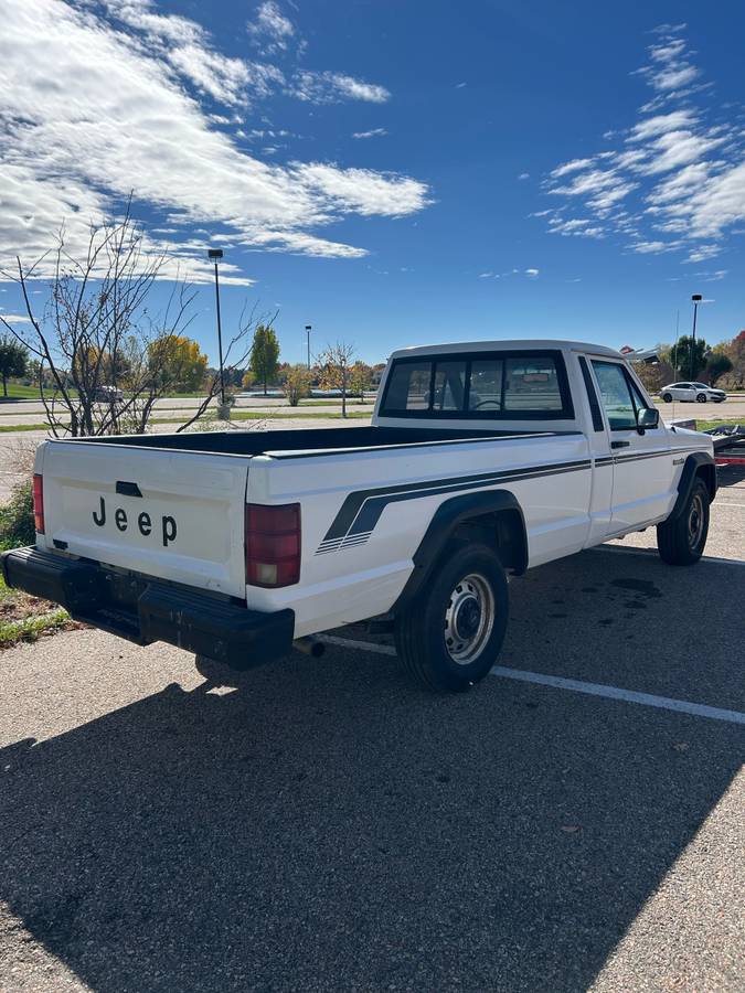 Jeep-comanche-1989-white-3