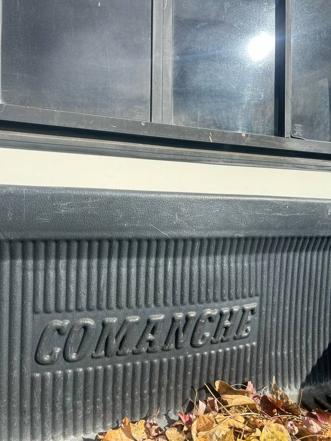 Jeep-comanche-1989-white-6