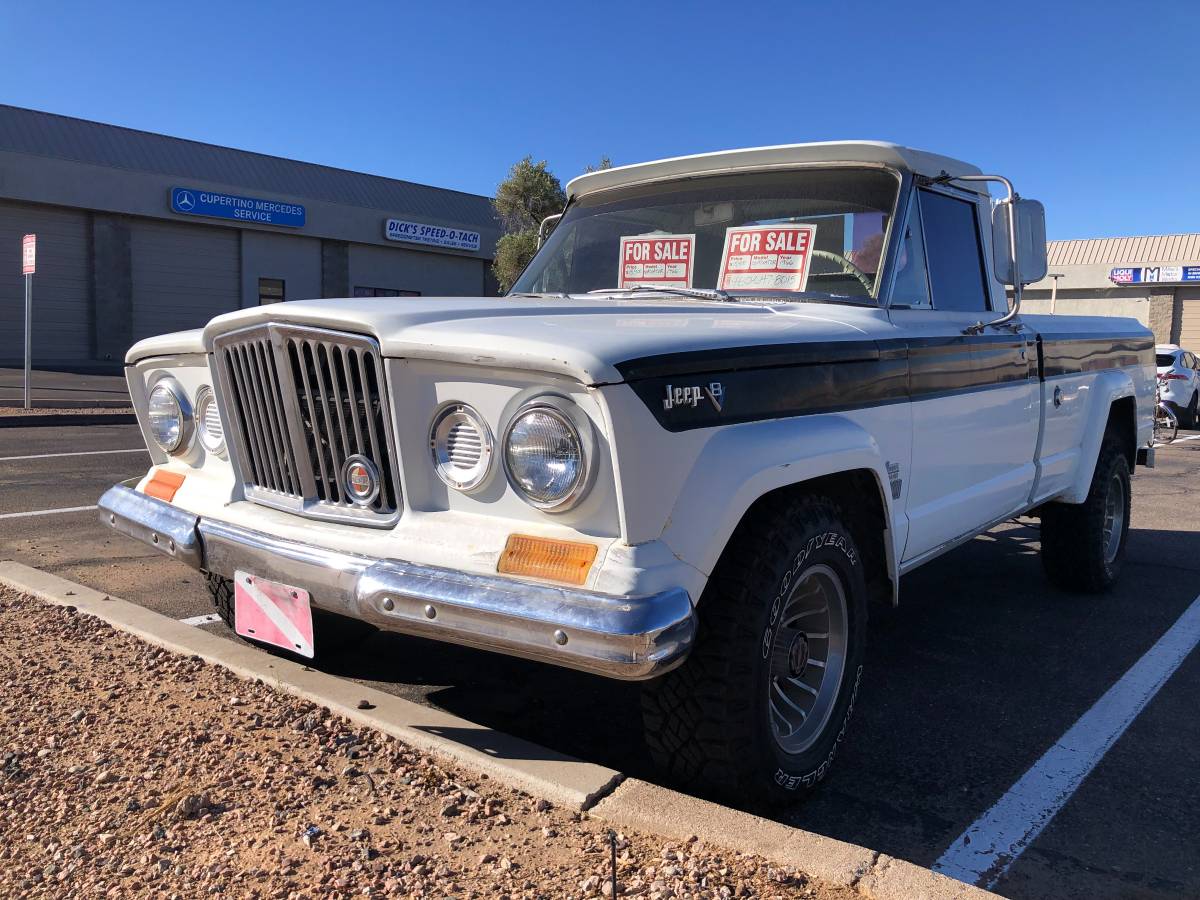 Jeep-gladiator-1966-white-1