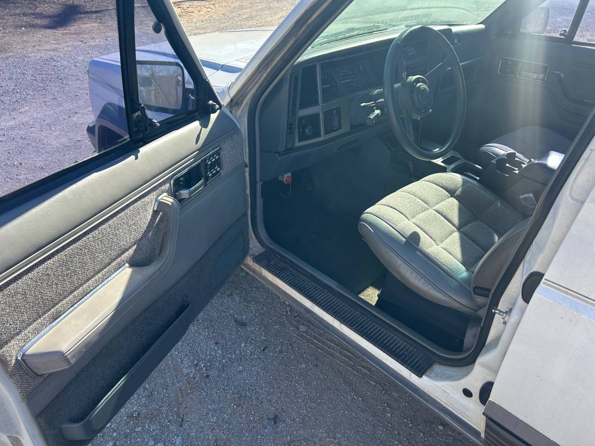 Jeep-grand-cherokee-laredo-1990-white-2