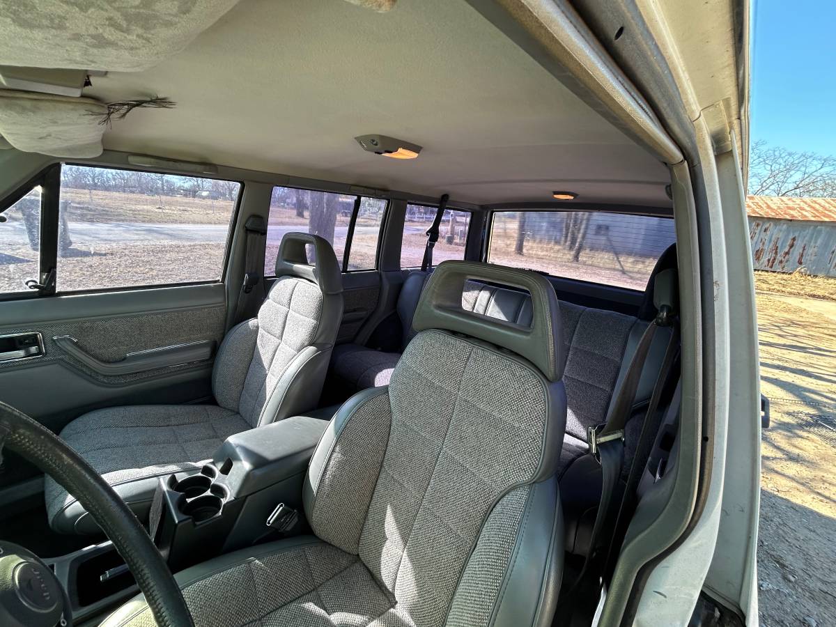 Jeep-grand-cherokee-laredo-1990-white-3