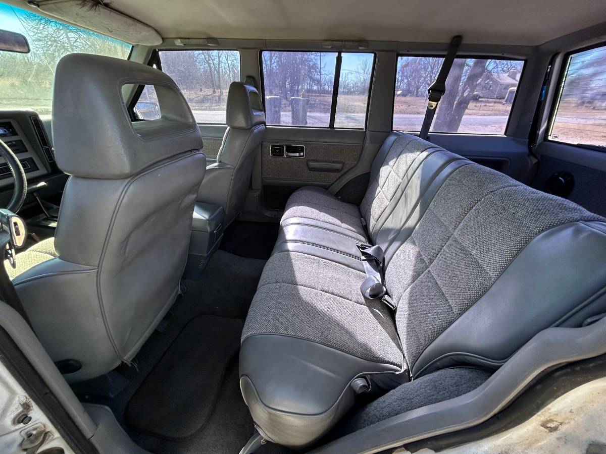 Jeep-grand-cherokee-laredo-1990-white-4