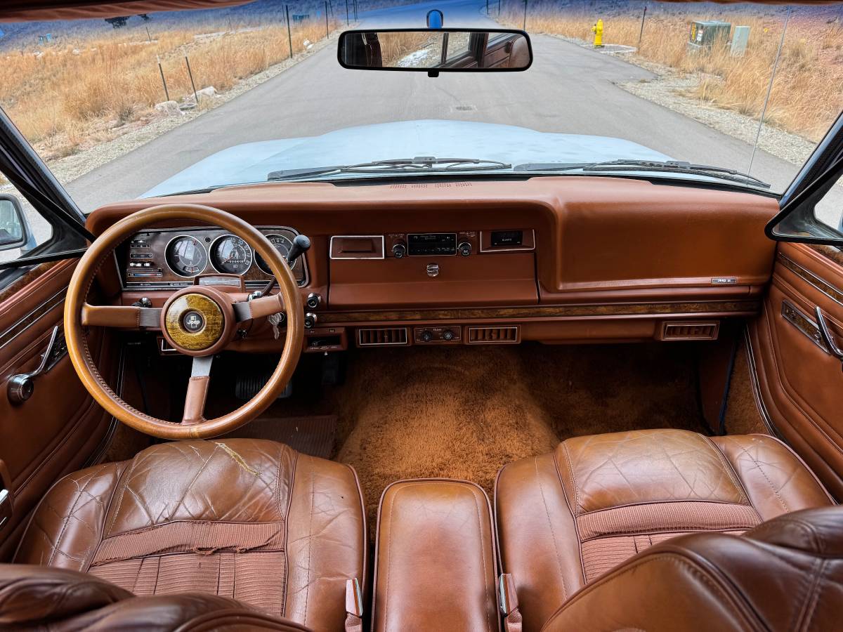 Jeep-grand-wagoneer-1984-blue-10