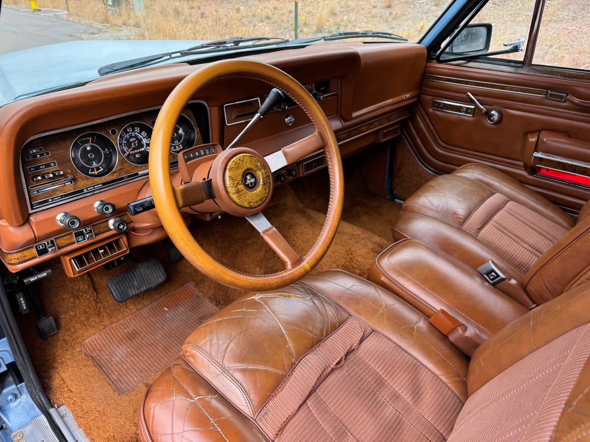 Jeep-grand-wagoneer-1984-blue-17