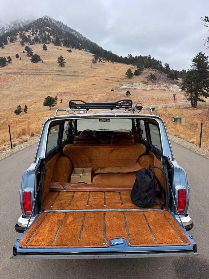 Jeep-grand-wagoneer-1984-blue-8