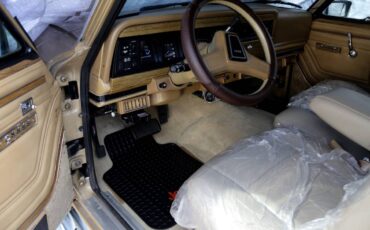 Jeep-grand-wagoneer-1987-custom-11