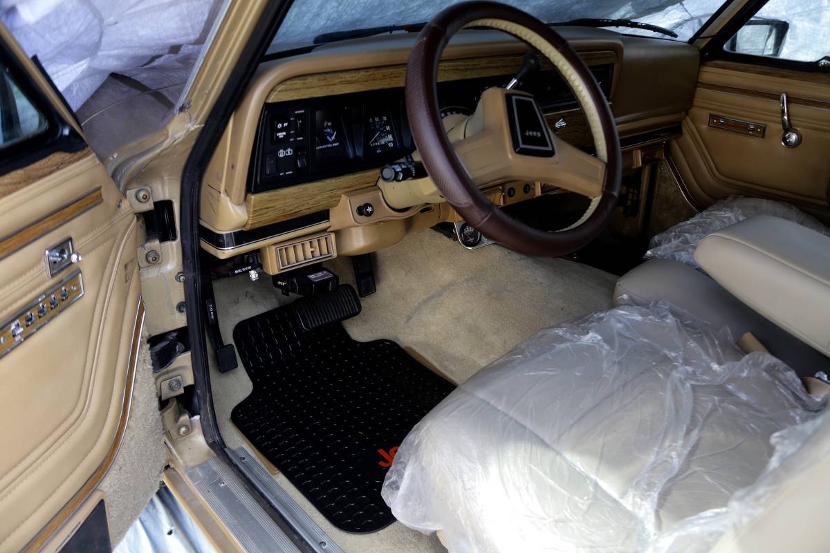 Jeep-grand-wagoneer-1987-custom-11