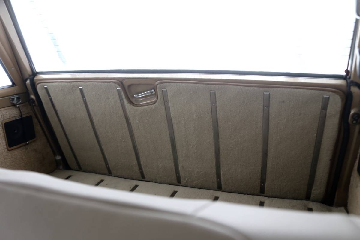 Jeep-grand-wagoneer-1987-custom-18