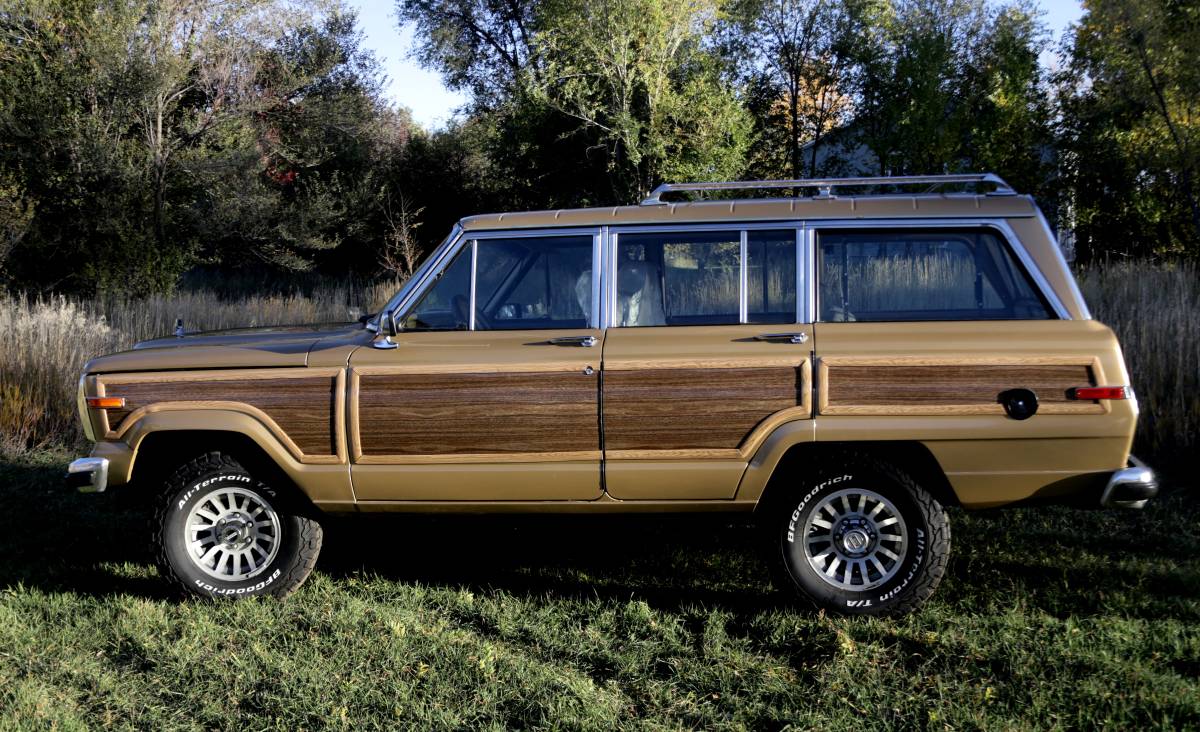 Jeep-grand-wagoneer-1987-custom-4