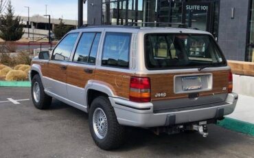 Jeep-grand-wagoneer-1993-silver-1