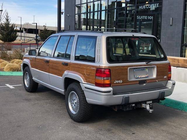 Jeep-grand-wagoneer-1993-silver-1