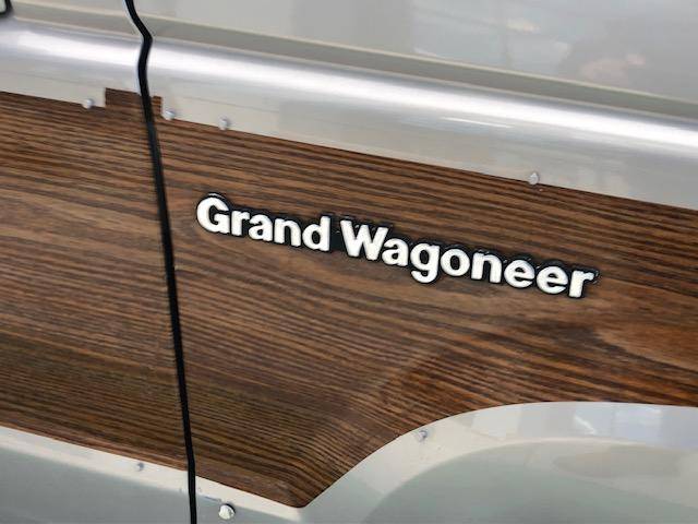 Jeep-grand-wagoneer-1993-silver-2