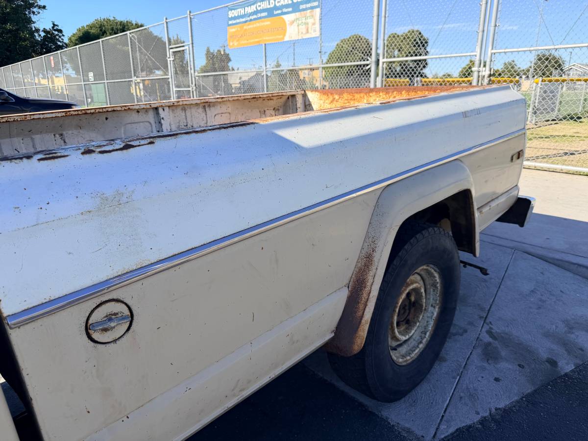 Jeep-j-10-1972-white-2