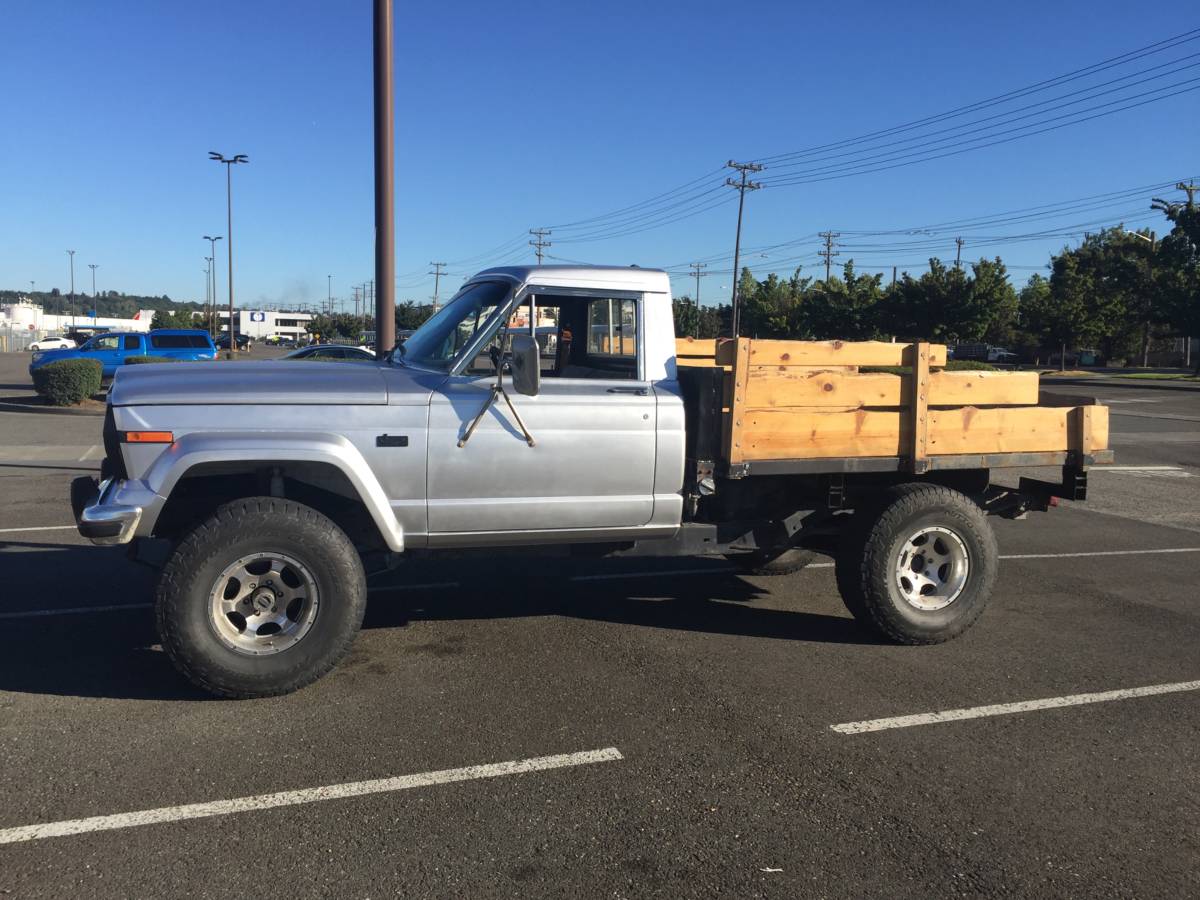 Jeep-j-10-1984-silver-1