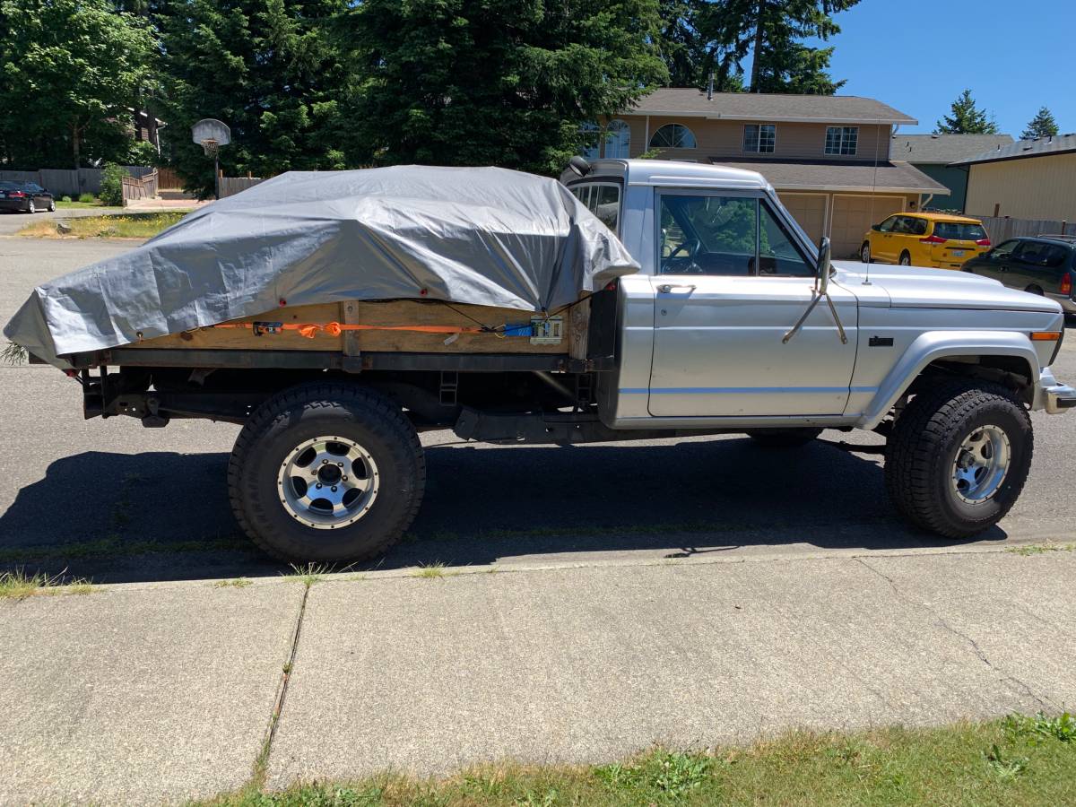 Jeep-j-10-1984-silver-2