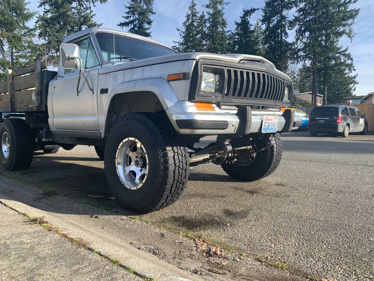 Jeep-j-10-1984-silver-3