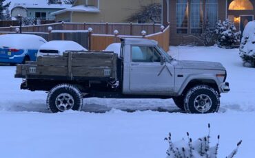 Jeep-j-10-1984-silver-4