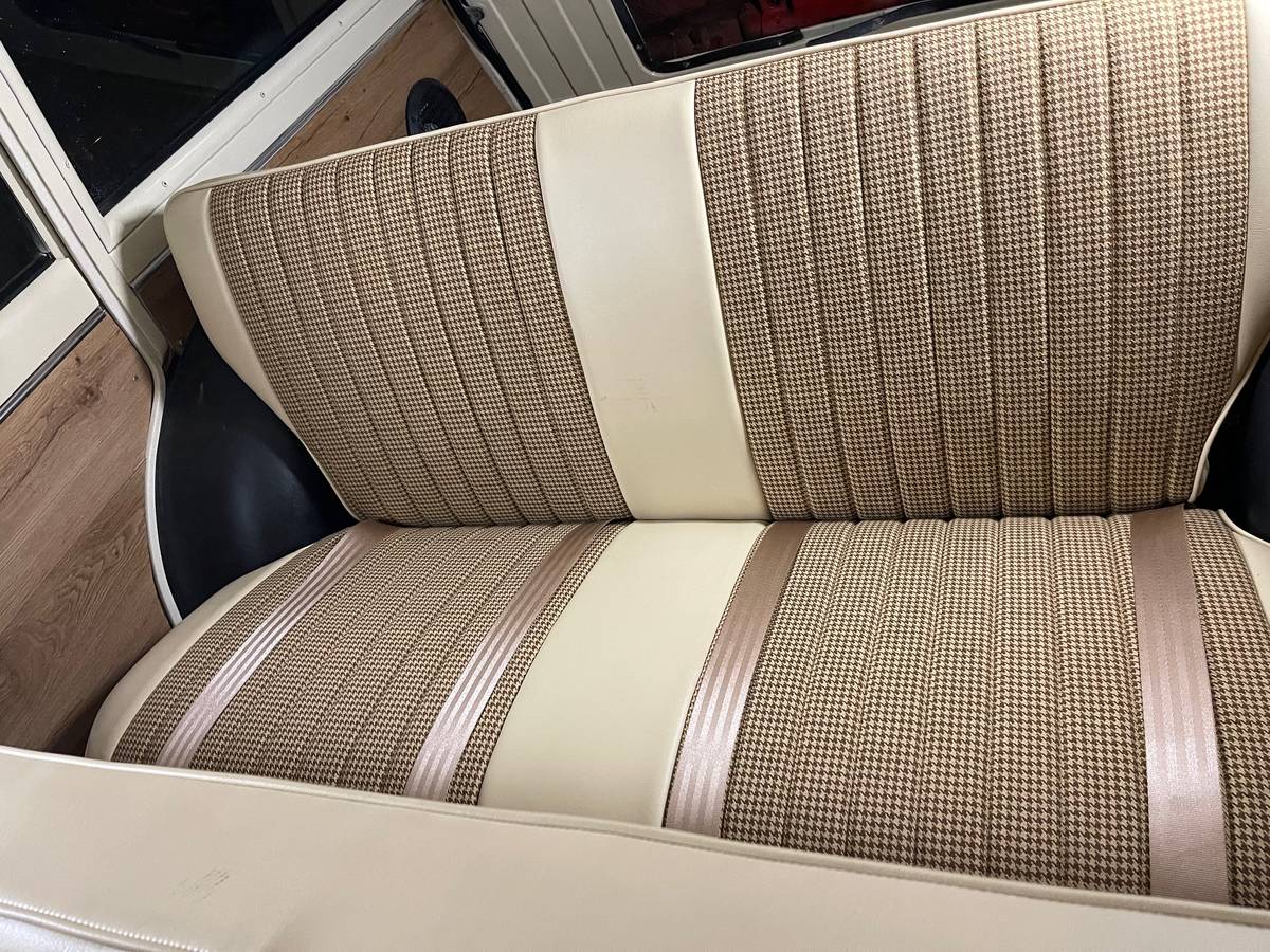 Jeep-wagoneer-4-x-4-1972-orange-14