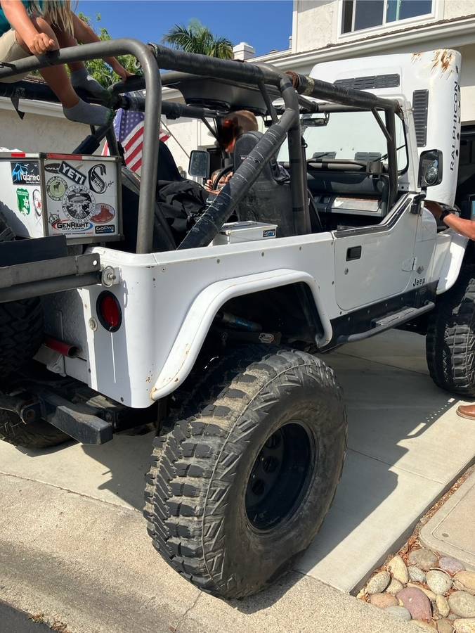Jeep-wrangler-1990-white-11