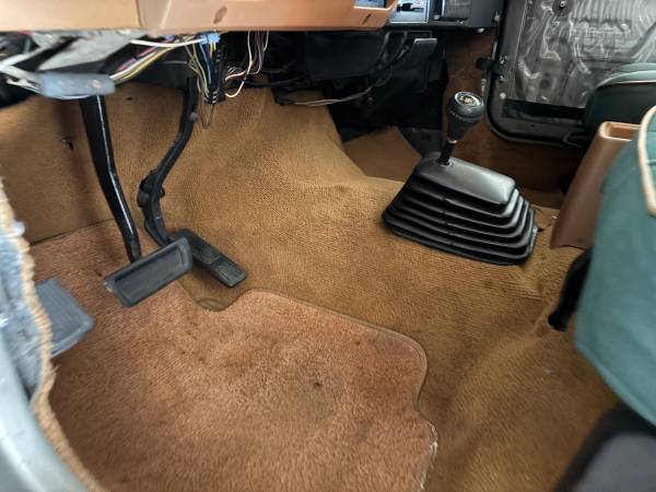 Jeep-wrangler-open-body-laredo-1988-11