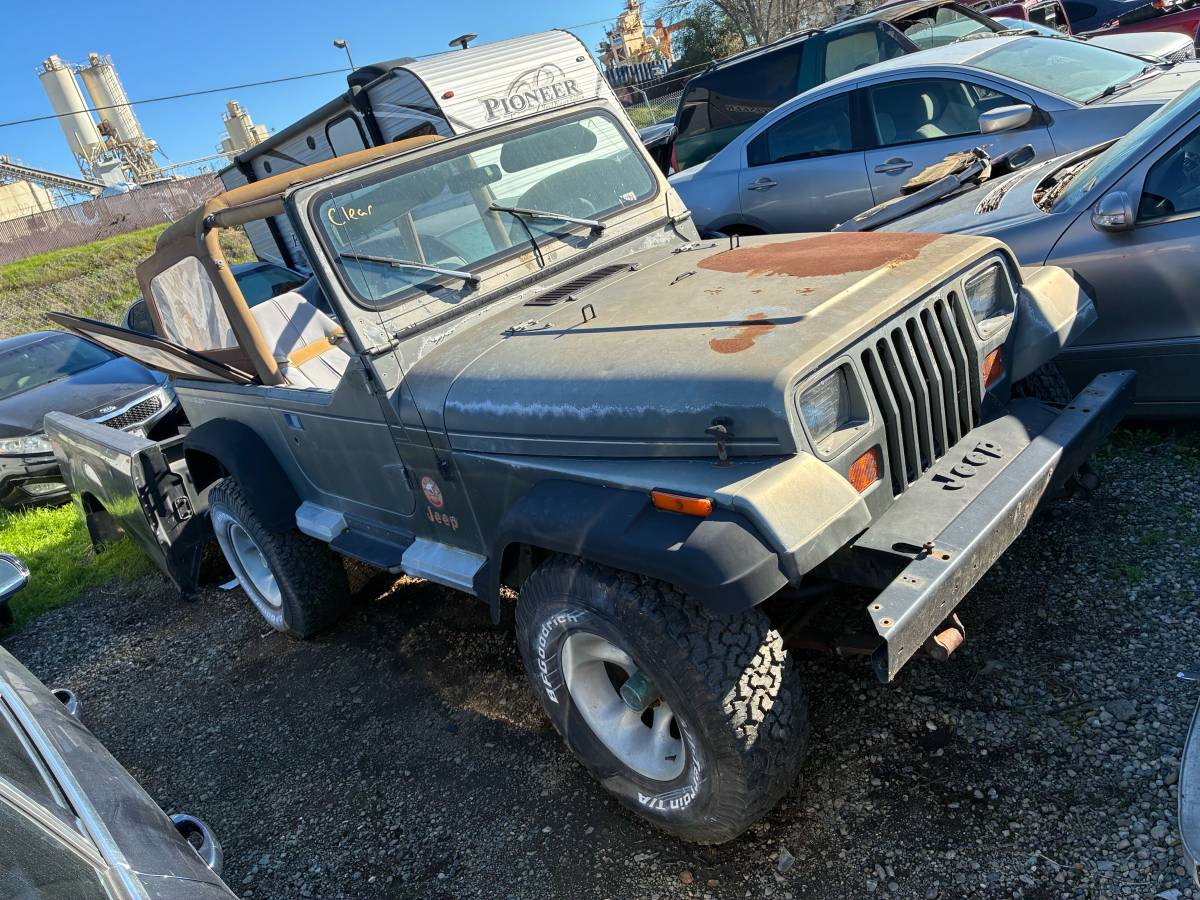 Jeep-wrangler-sahara-1992-green-2