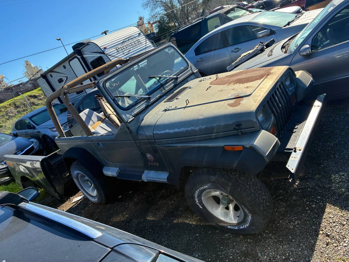 Jeep-wrangler-sahara-1992-green