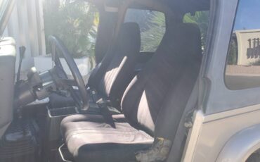 Jeep-wrangler-sahara-1993-grey-1