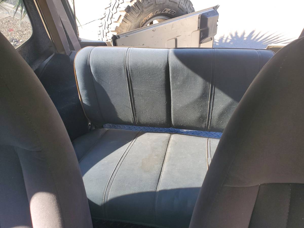 Jeep-wrangler-sahara-1993-grey-12