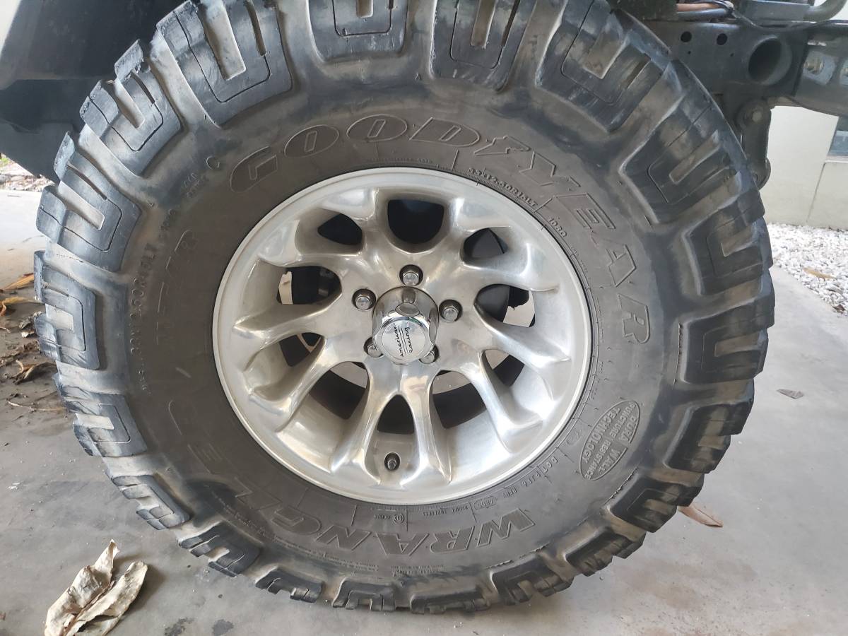 Jeep-wrangler-sahara-1993-grey-2