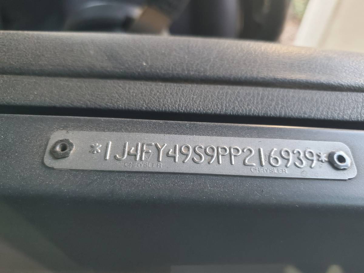 Jeep-wrangler-sahara-1993-grey-21