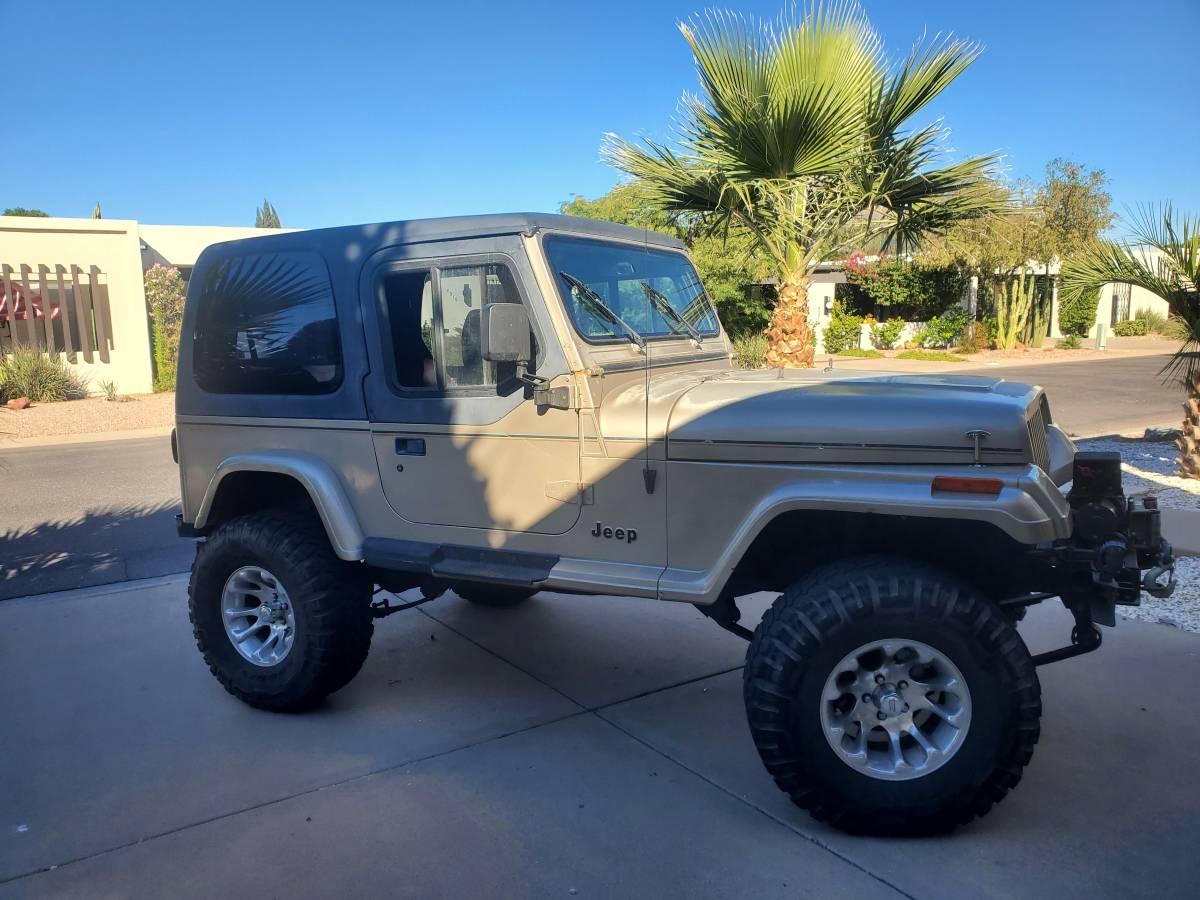 Jeep-wrangler-sahara-1993-grey