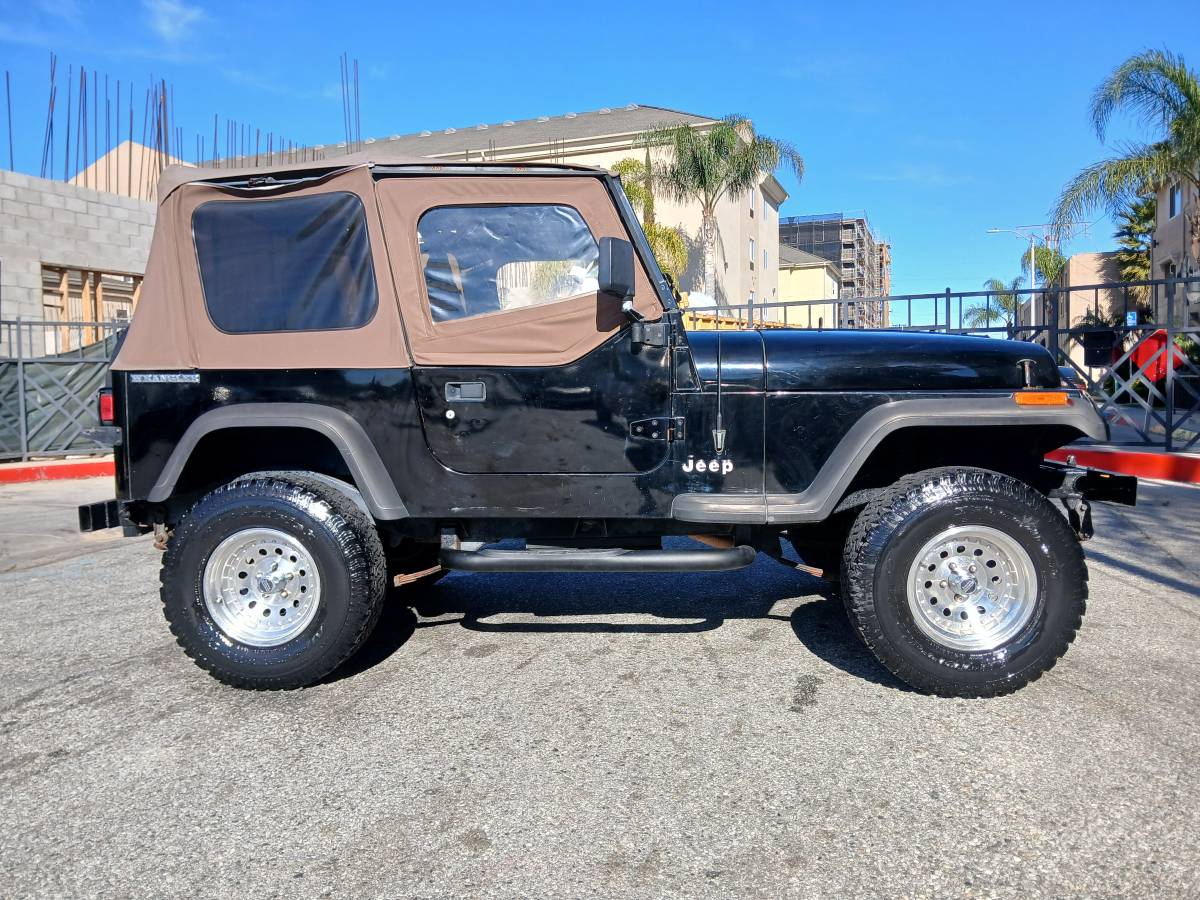 Jeep-wrangler-sport-1990-black