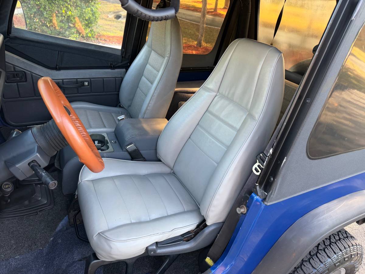 Jeep-wrangler-unlimited-sahara-1995-blue-1