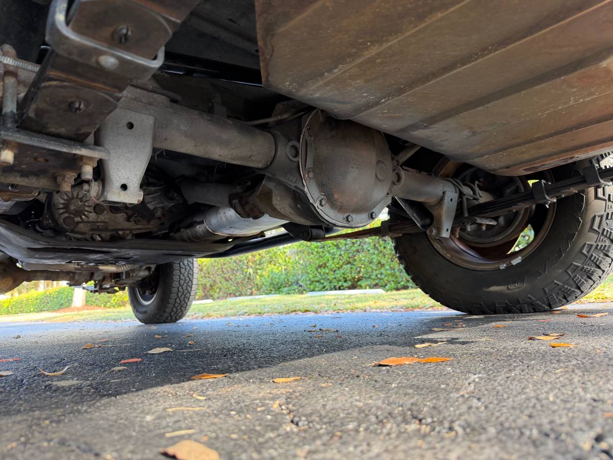 Jeep-wrangler-unlimited-sahara-1995-blue-11