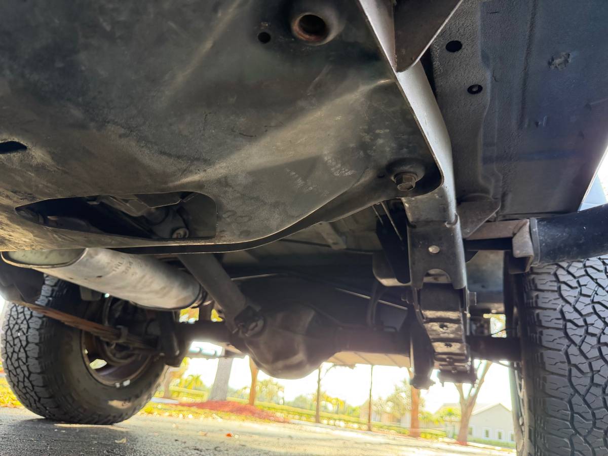 Jeep-wrangler-unlimited-sahara-1995-blue-12