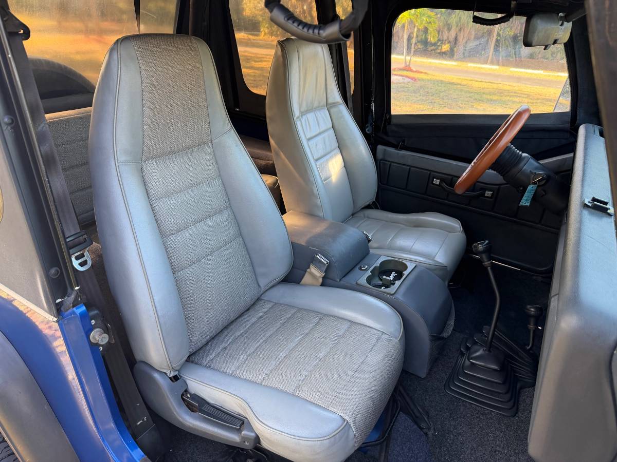 Jeep-wrangler-unlimited-sahara-1995-blue-2
