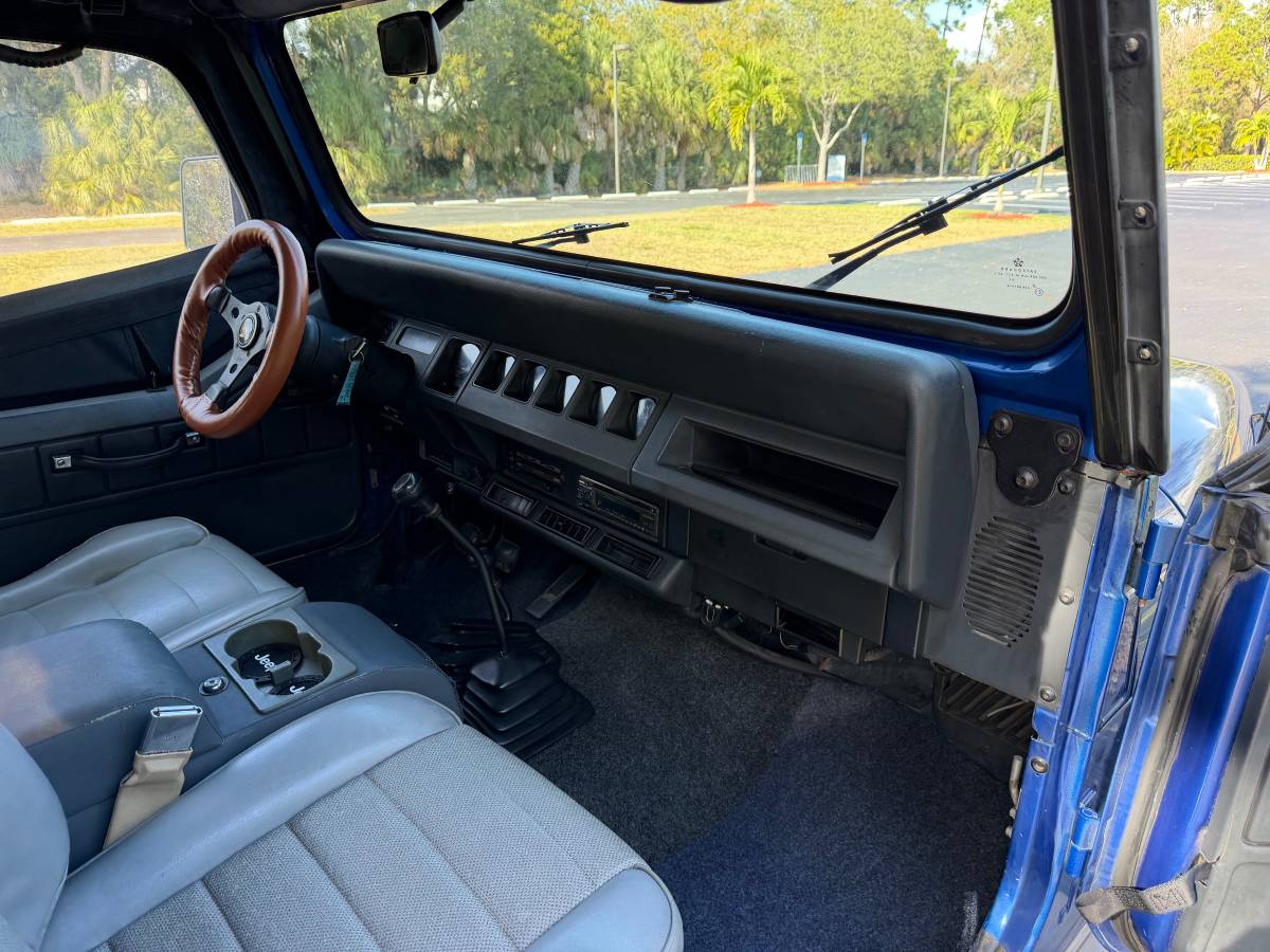 Jeep-wrangler-unlimited-sahara-1995-blue-20