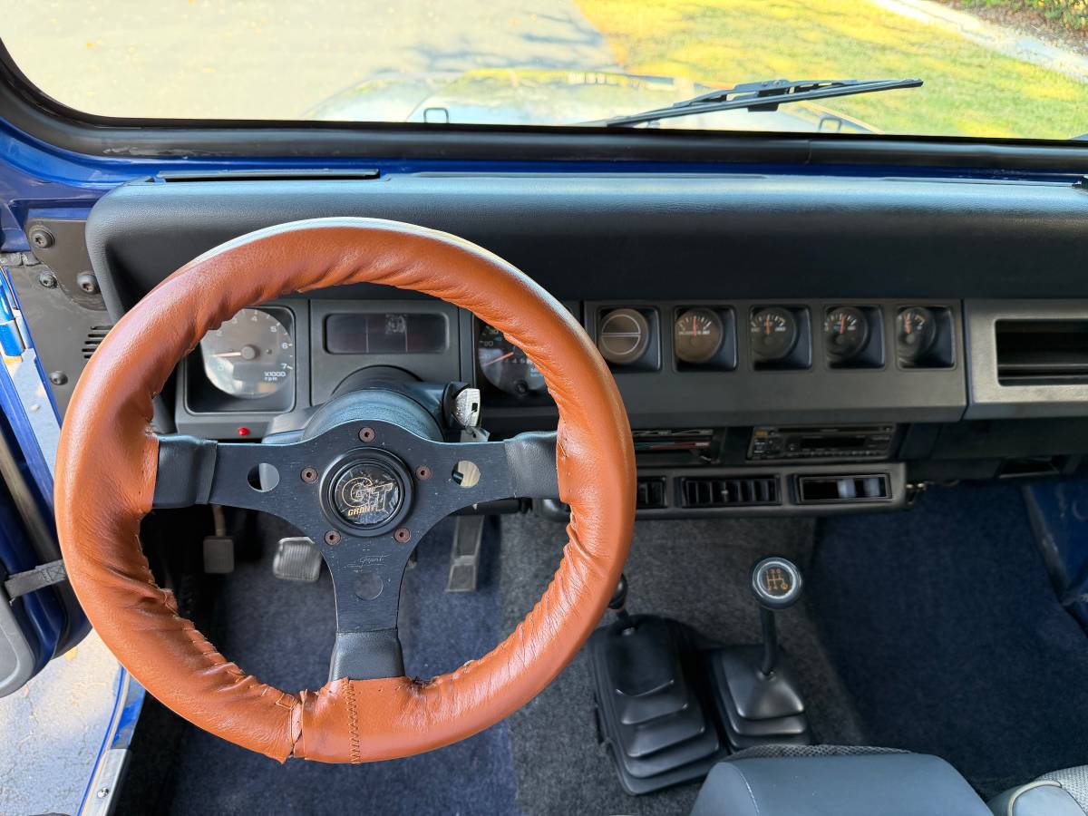 Jeep-wrangler-unlimited-sahara-1995-blue-3