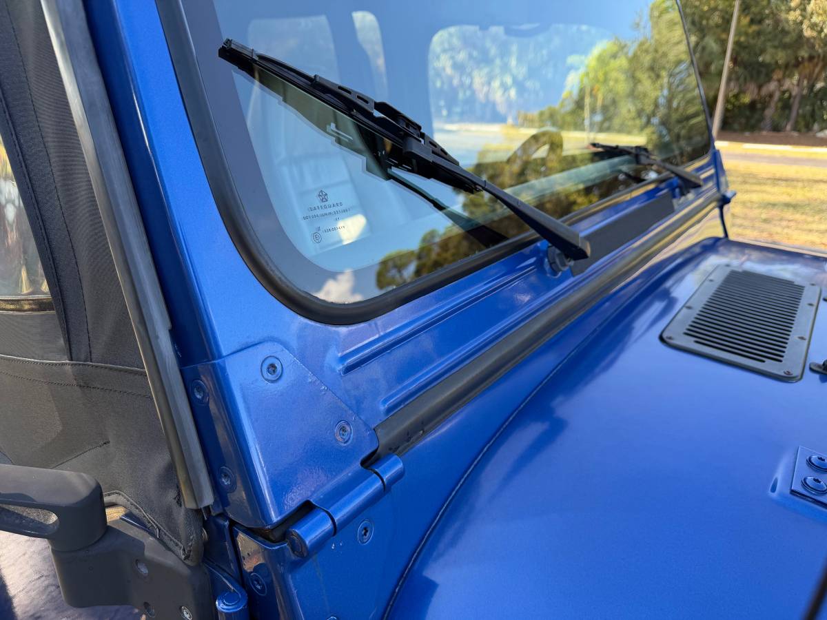 Jeep-wrangler-unlimited-sahara-1995-blue