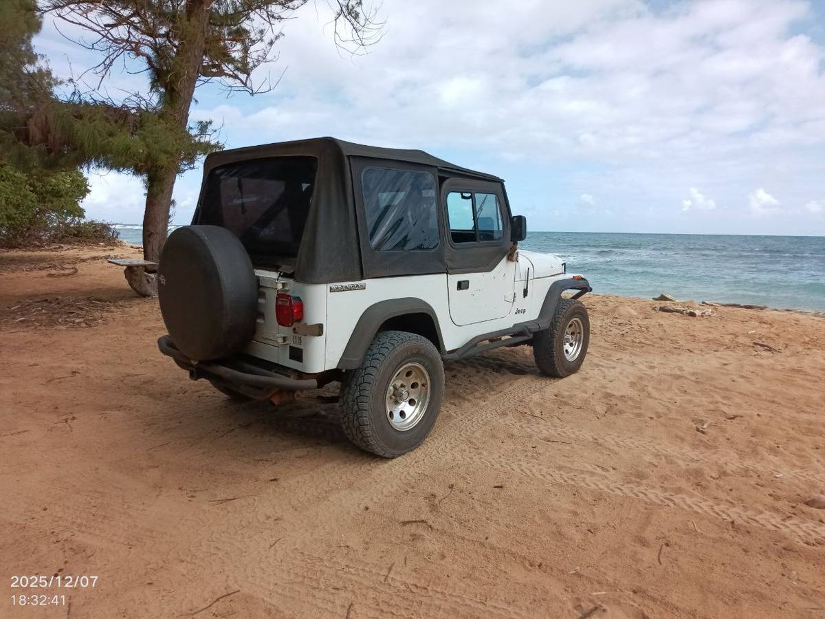 Jeep-wrangler-yj-1989-white-3