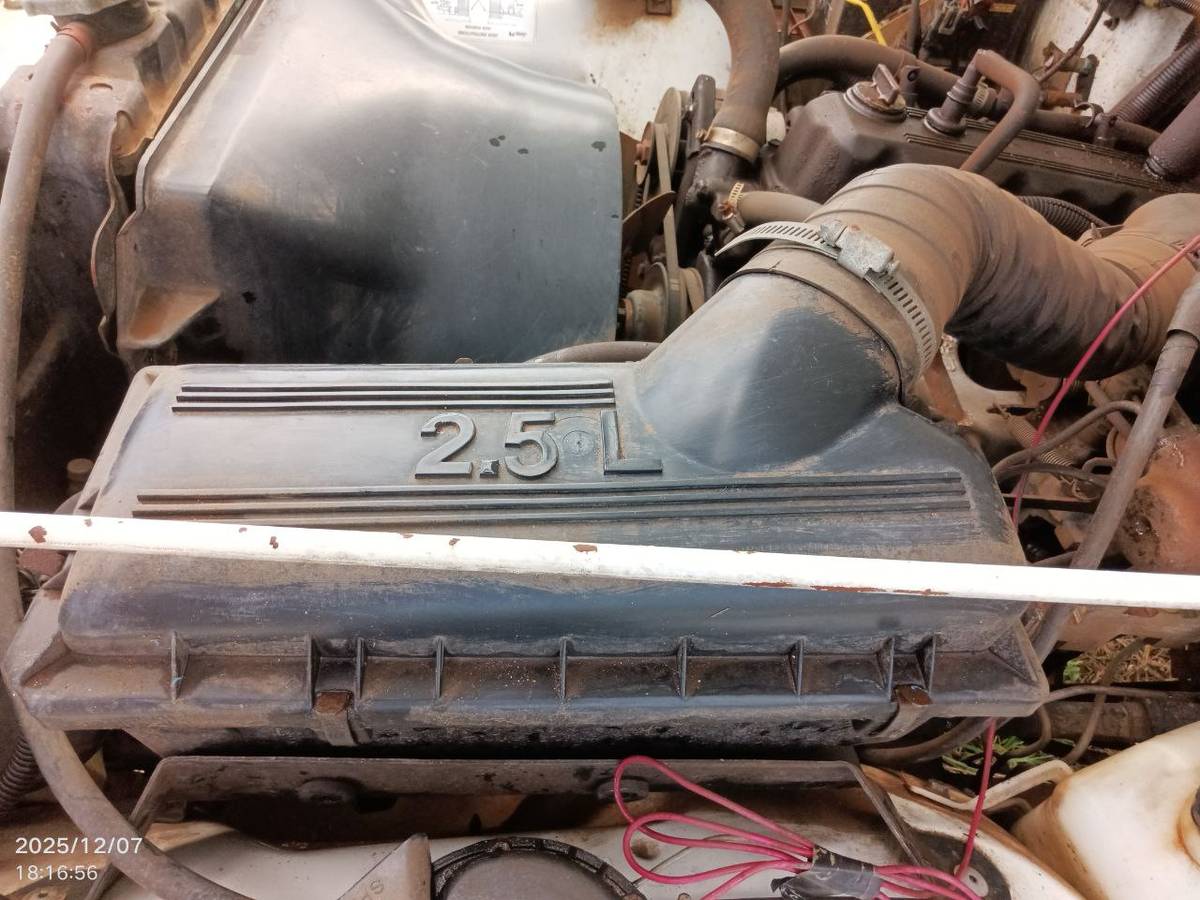 Jeep-wrangler-yj-1989-white-7