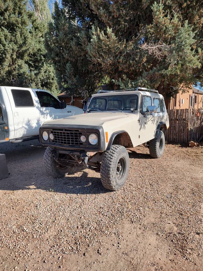 Jeepster-commando-4wd-1972-grey-1