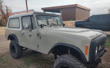 Jeepster-commando-4wd-1972-grey-2