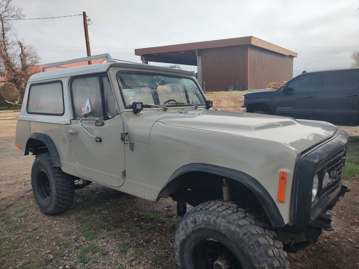 Jeepster-commando-4wd-1972-grey-2